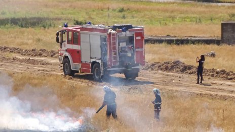 Голям пожар гори край Баритна мина в Стара Загора