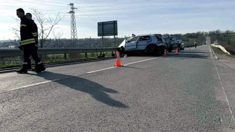 20-годишна шофьорка загина, мъж е настанен в болница след тежката катастрофа