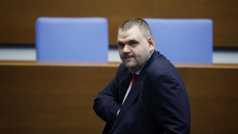 Пеевски за дроновете: Радев еднолично дължи отговор