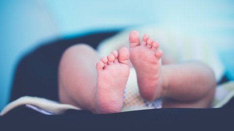 Лекарите в Пловдив се борят за живота на бебе с тегло 980 грама