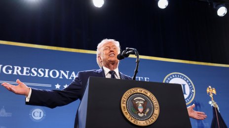 Тръмп: Иран рискува сериозно, ако минира Ормузкия проток