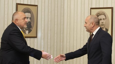 Радев действа като класически генерал, Борисов е свръхимпровизатор
