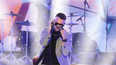 Сцена в центъра, 200 колони, лазери и мултимедия: Остава ден до концерта на Графа