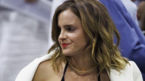 Целувки на летището: Ема Уотсън потвърди връзката с милиардера СНИМКИ