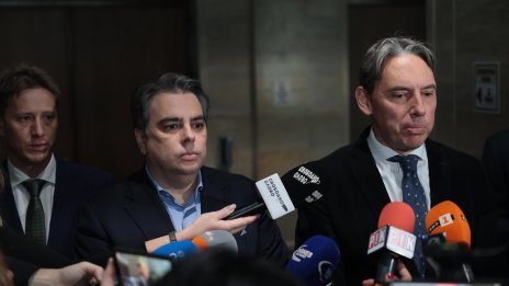 ПП искат извънредно заседание на здравната комисия за заплатите на младите лекари 