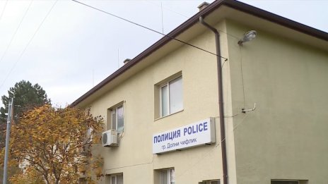 След семеен скандал мъж нападна полицай с брадва във Варненско