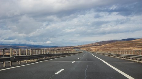 Дори ограничението да е 150 км/ч, шофьорите пак го нарушават 