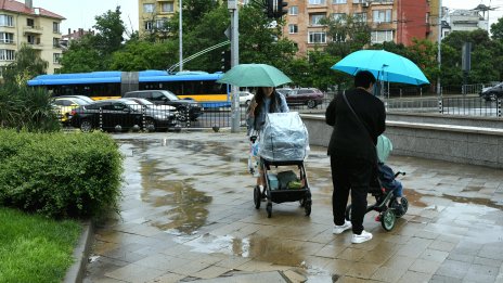 Жълт код за гръмотевични бури и градушки в няколко области днес