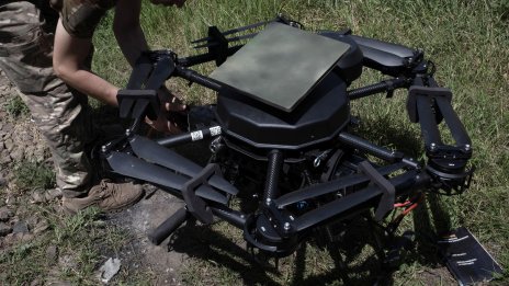 Украински дронове поразиха хангари за изтребители във военновъздушна база в Крим