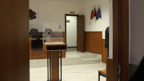 Дрогираният шофьор, заловен с близо 6 промила алкохол, остава в ареста 