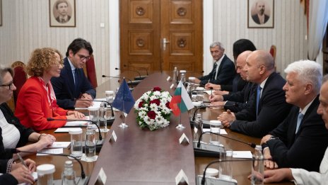 Радев: Модернизацията на армията ни допринася за укрепването на колективната отбрана на НАТО