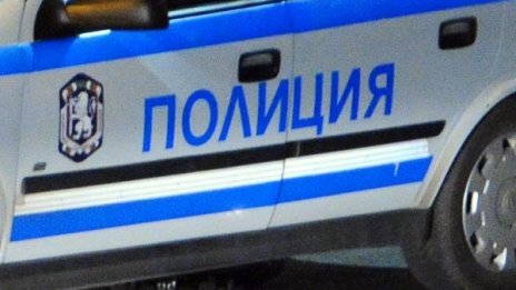 Пиян насъска кучето си срещу полицаи, нахапа ги
