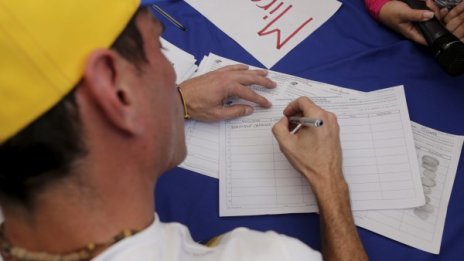 Депутатите във Венецуела остават без заплата