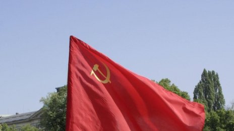 БСП от парламента: Гордо знамето развейте...   