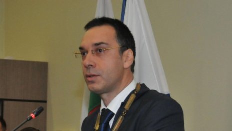 Димитър Николов доволен, че няма да е кандидат за президент
