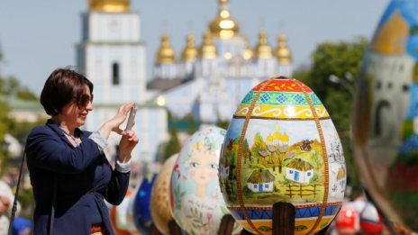 Празнична премяна: Киев се украси с писани яйца