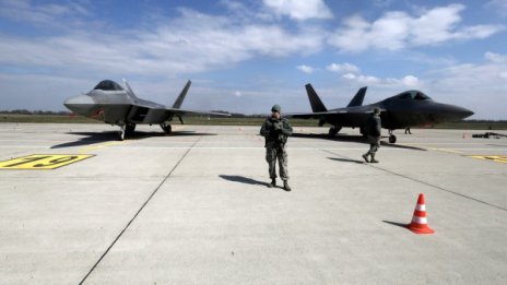 НАТО се готви да разположи 4 батальона близко до Русия