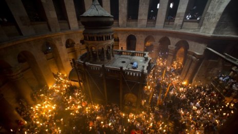 Благодатният огън слезе на Божи гроб