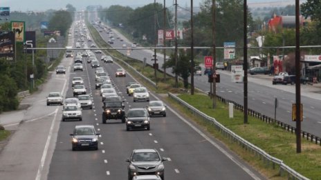 Засилен трафик: Хиляди пак хукват за Гергьовден