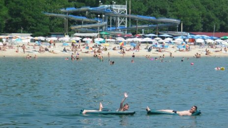 Май: Светкавици за баловете! Юни, юли, август: Хлад!