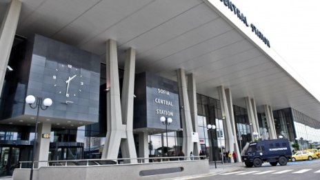 Площадът пред Централна гара – за отдих и култура