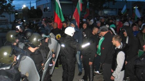 Без сблъсъци приключи третият ден на протести в Раднево