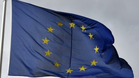 "Коктейл" от кризи вещае дезинтеграция в ЕС 