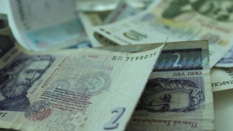 Баба остави 3 000 лева и златни накити до контейнер