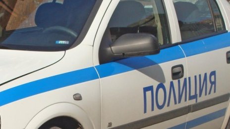 Крадец нападна и обра жена пред дома й в Русе