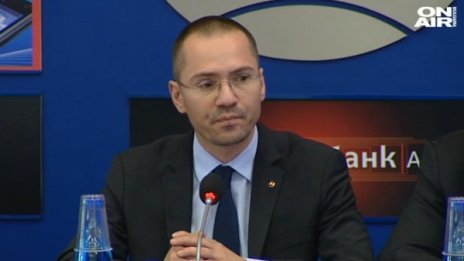 Лицето открито, бурката – долу! ВМРО на ход и в София