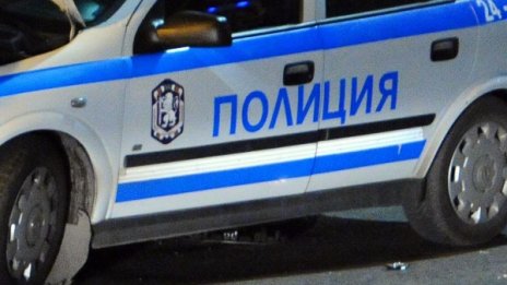 Син преби жестоко майка си... счупени ребра, комоцио