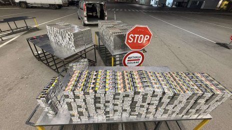 Хванаха 10 790 контрабандни кутии цигари на &bdquo;Капитан Андреево&ldquo;