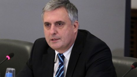 С Калфин не били водени разговори за президент