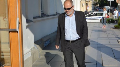 След отказа на Дончев – "Тотю Младенов и други лица" 