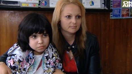 12-класници даряват пари на дете в нужда