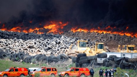 Пожар на най-голямото сметище за гуми в Испания