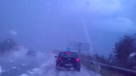 Десет коли аварираха заради силна градушка на "Тракия"