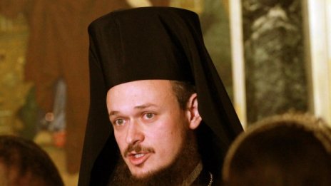 "Боклук, нещастник", викат хора на Дионисий в храма