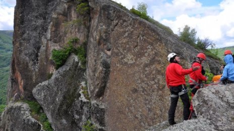 Планински спасители дирили семейство с бебе във Врачанско