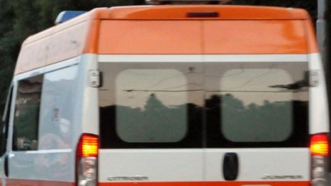 Млада жена загина, блъсната от бус в Бургаско