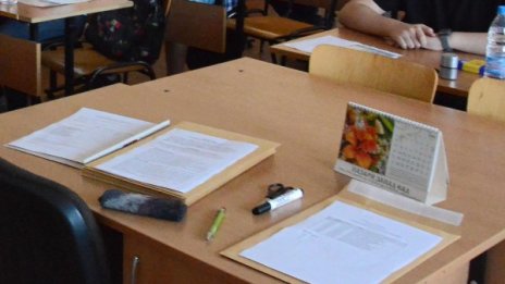 Теглят матурата по БЕЛ в 5:10 ч. и нито секунда по-рано