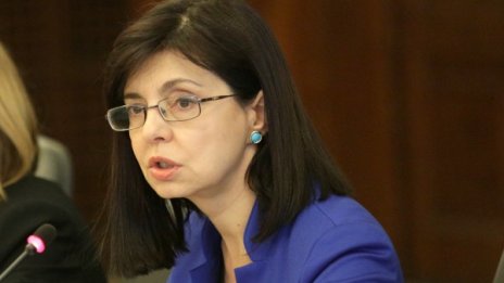 Кунева увери: Всеки сигнал за матурите ще се проверява!