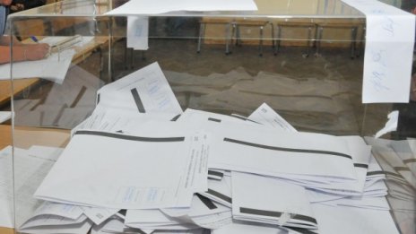 И все пак: Властта променя правилата за вота в чужбина  