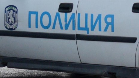 Баба хвърли 3 бона и злато през терасата