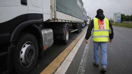 Унгария задържа наш шофьор за трафик на оръжие