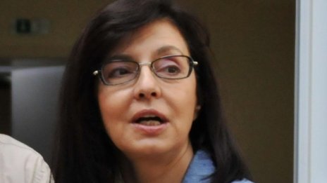 Защо са тия опашки пред училища, има места за всички! 