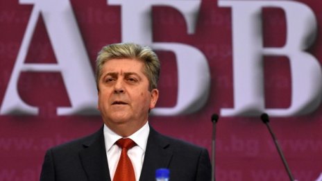 Леви обноски: Нинова критикува, Първанов праща роза  