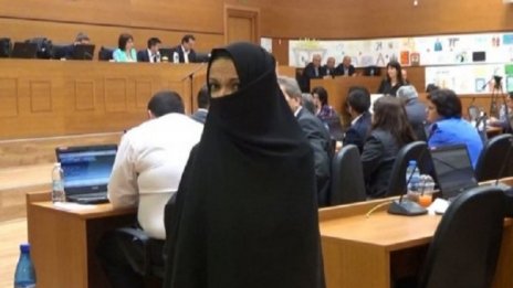 Да носиш бурка – ужасно и потискащо!