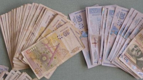 Близо 180 държавни служители разследвани за корупция