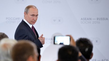 Забрана в Русия: Чиновниците без Gmail, Viber, Skype…